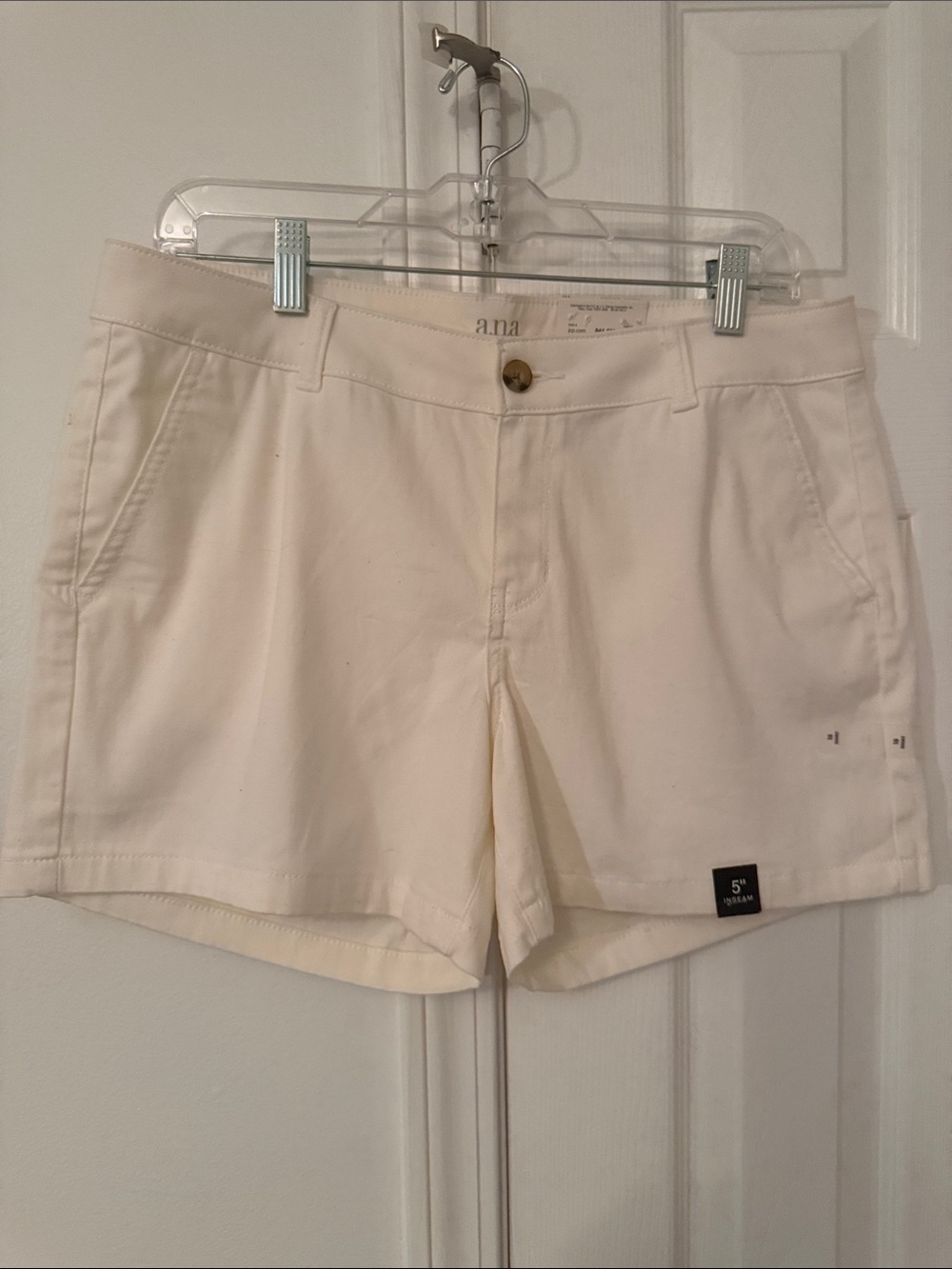 ☀️3 FOR $25 a.n.a Women's Cream Colored Twill Shorts NWT
